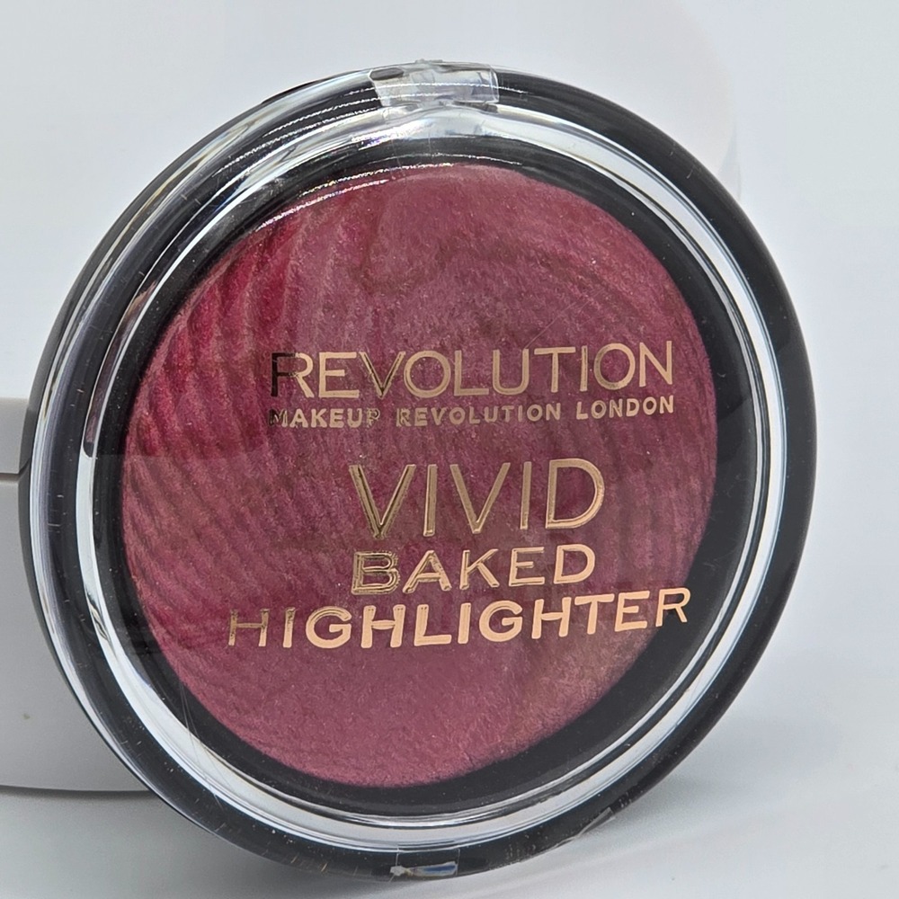 Makeup Revolution Vivid Baked Highlighter Rosegold Lights 0.26 oz 7.5g